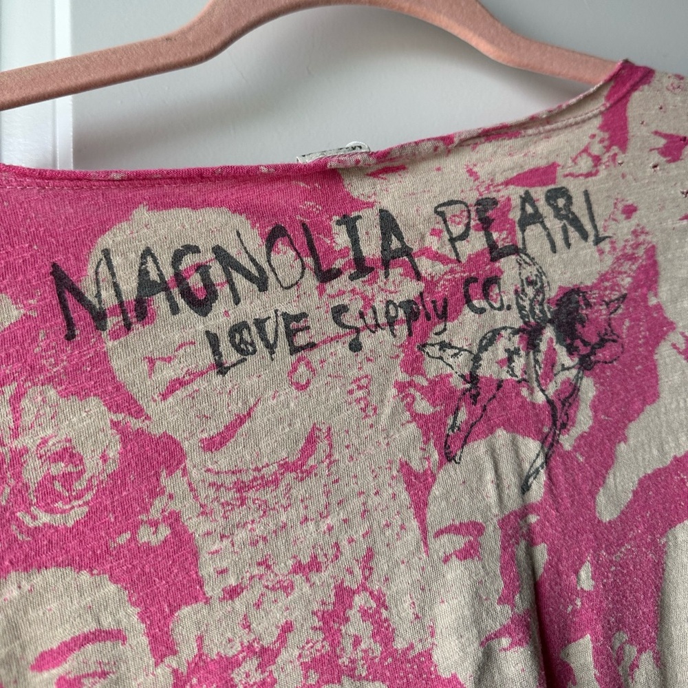 Magnolia Pearl. Mural Frida Europa Tee - Picture 2 of 4